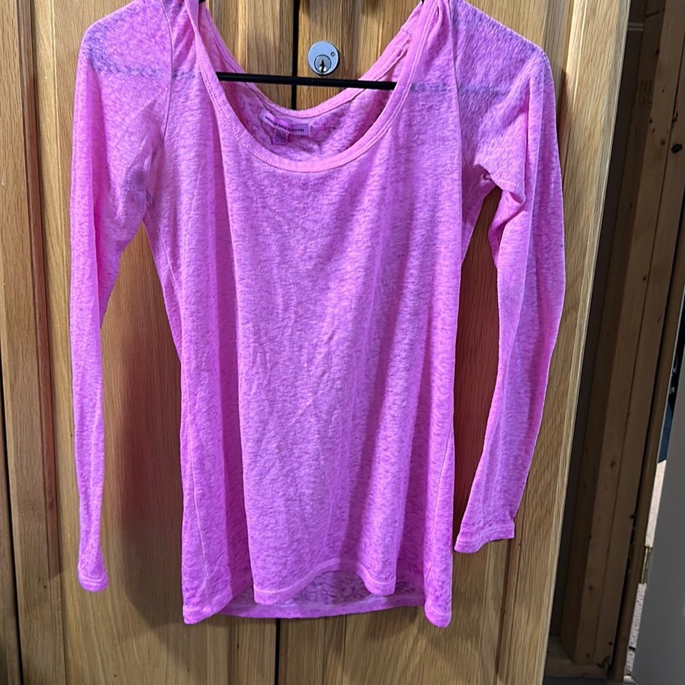 American Eagle pink shirt
